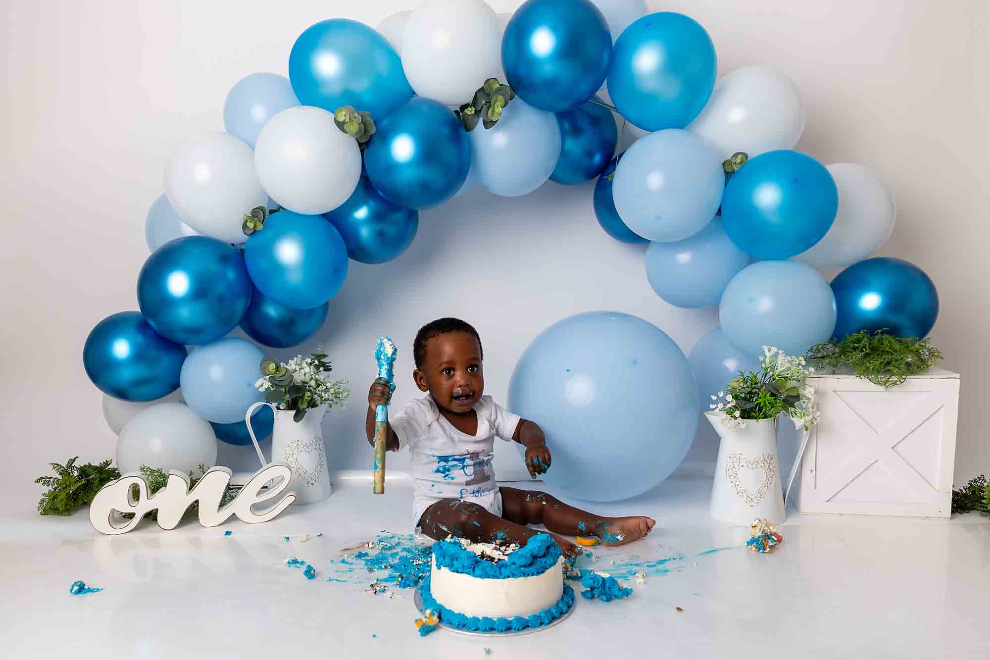 blue balloon cake smash
